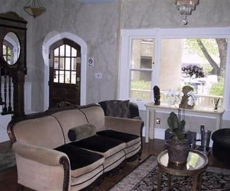 The Villa Toscana Chicago Room photo